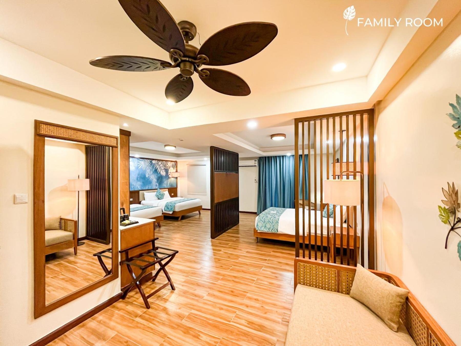 La Jolla Luxury Beach Resort Bagac Extérieur photo