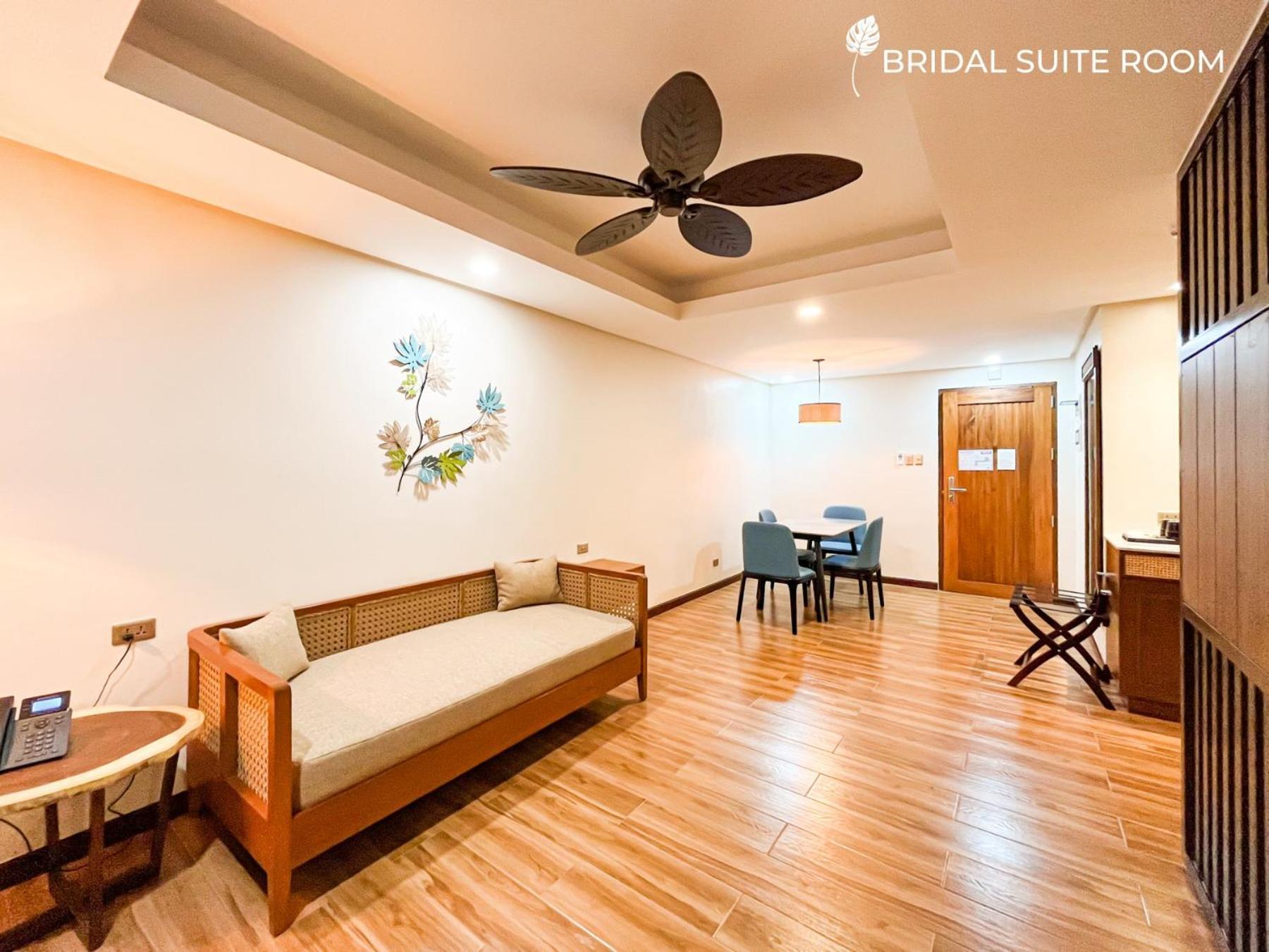 La Jolla Luxury Beach Resort Bagac Extérieur photo